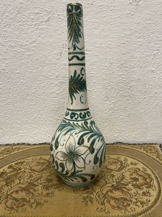 Португалска порцеланова бутилка