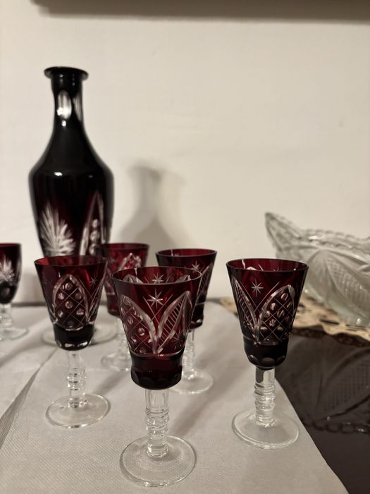 Pahare din rubin pentru servit tuica , lichior