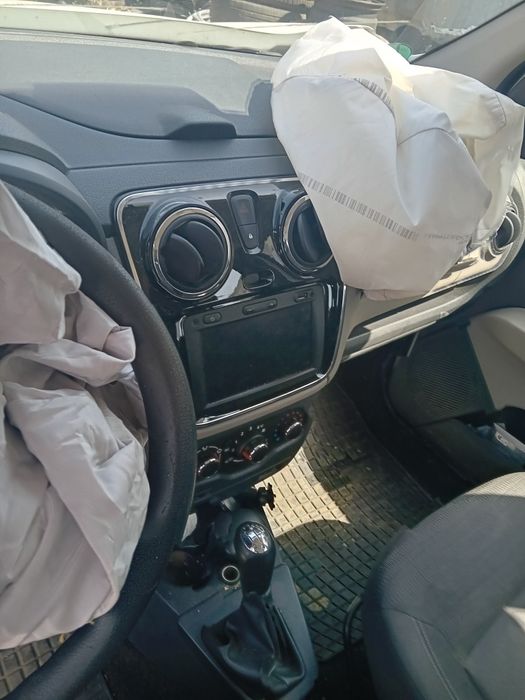 Дачия Лоджи 1.6 83 к.с на части Климатик,НАВИГАЦИЯ