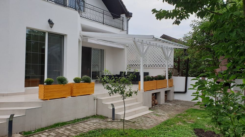 Jardiniere din  lemn