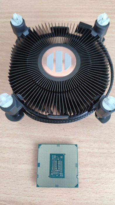 Intel Core i3-10100F с фабричен охладител