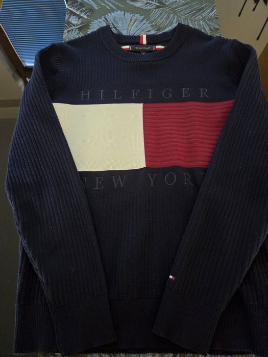 Pulover hilfiger,  mărimea M,  preț 150 roni