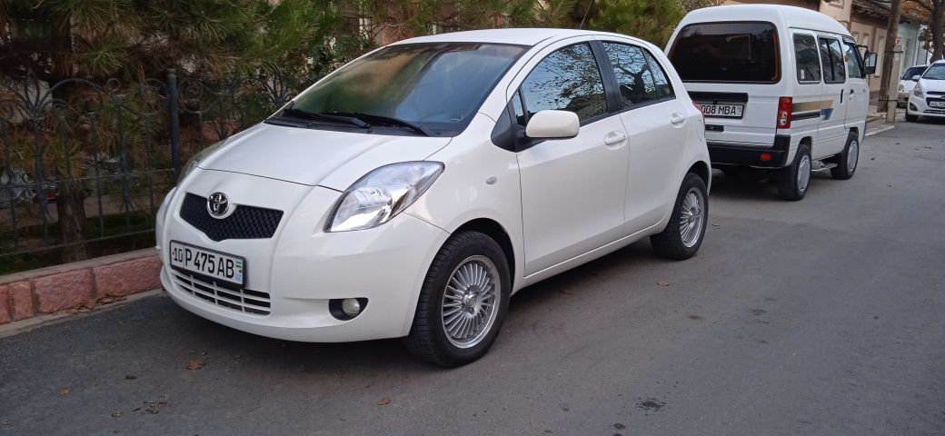 Срочно Продам Toyota Yaris 1.3 -2nz