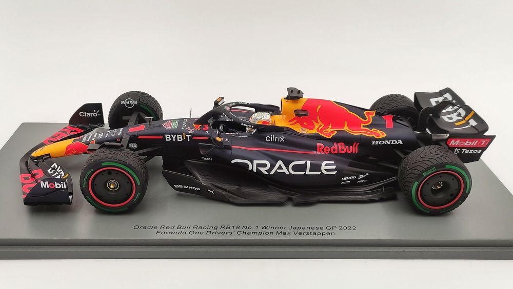 Масштабная Модель 1/18 болида формула-1 red bull rb18 Max Verstappen