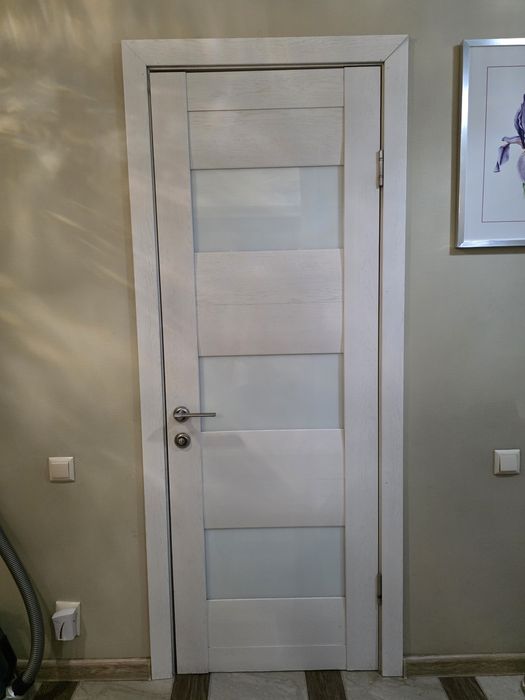 Двери 3 штуки в остеклении