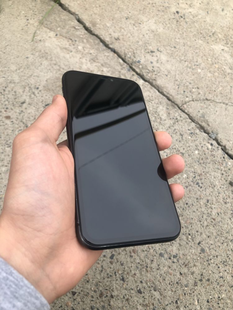 обменяю iphone 11 и iphone 8+