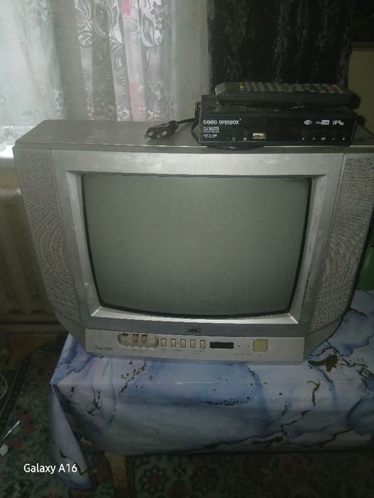 Телевизор бу JVC