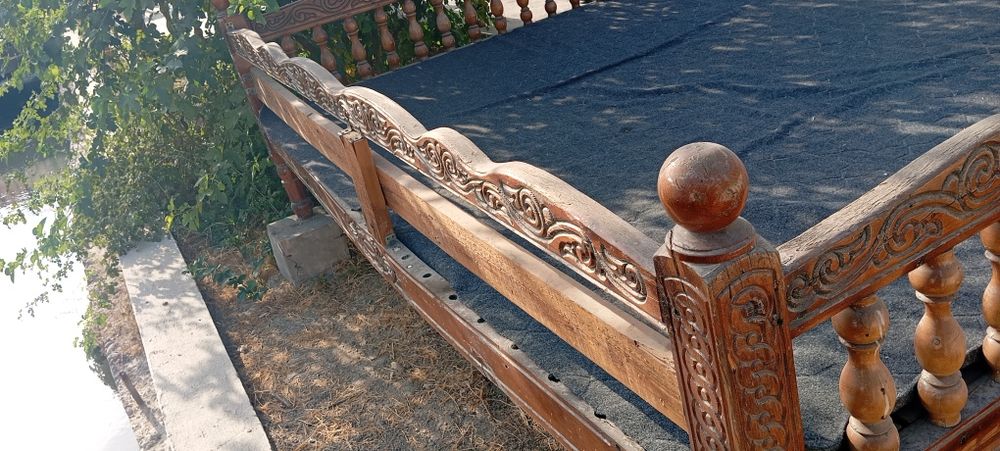 Топчан, ёғоч супа бор