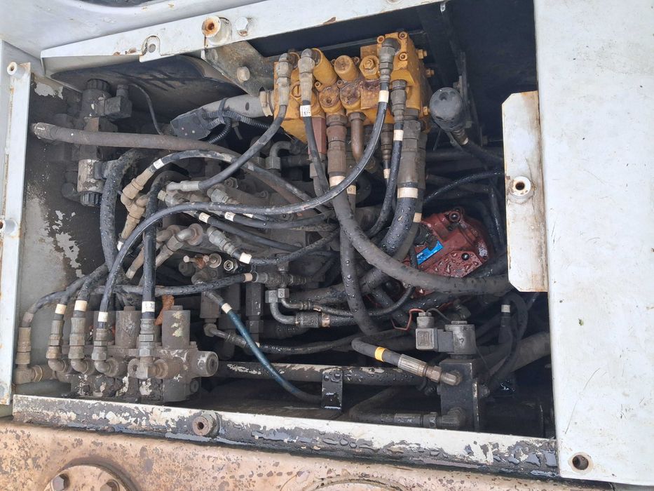 Vând excavator  Takeuchi  TB175