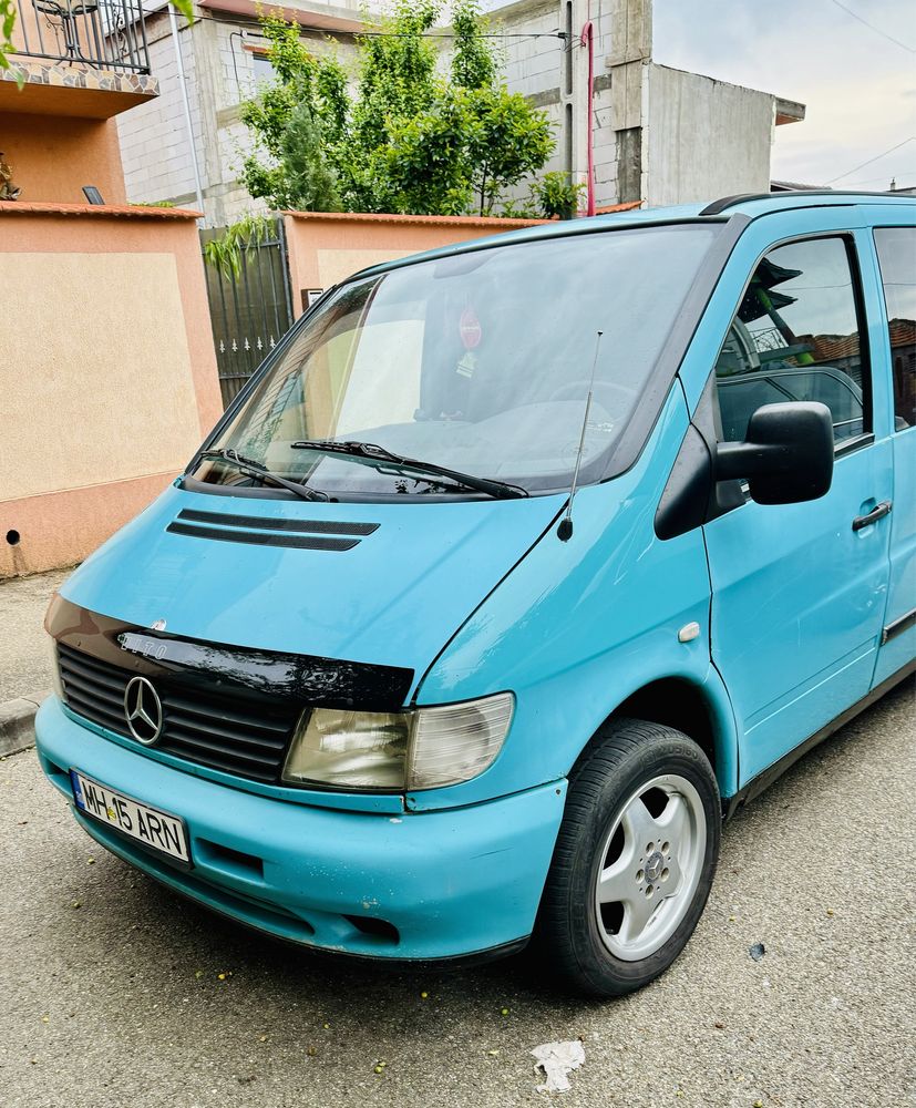 Microbuz Mercedes Vito