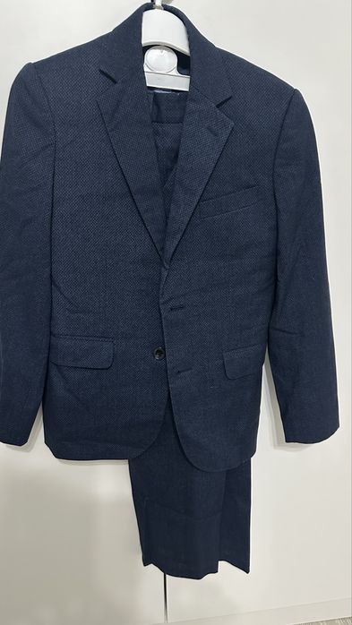 Продам на мальчика костюм