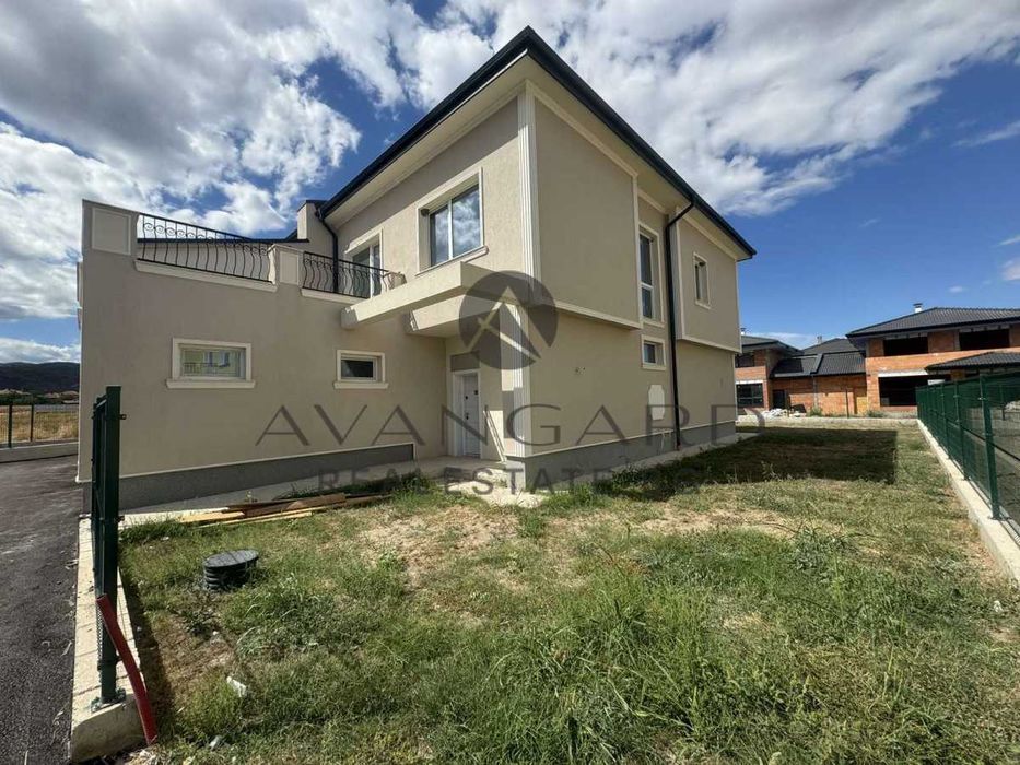 оф.14450 ЛУКСОЗНИ Къщи Първенец