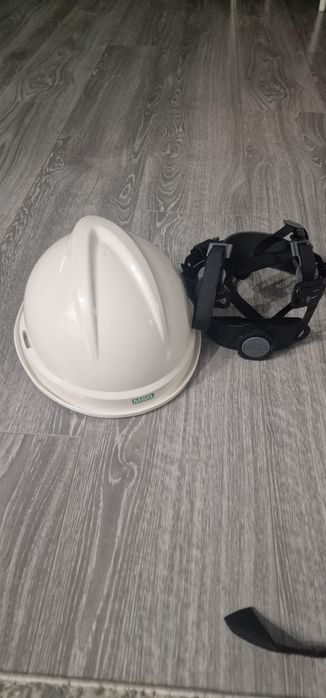 Продаю каску тшо с наушниками!