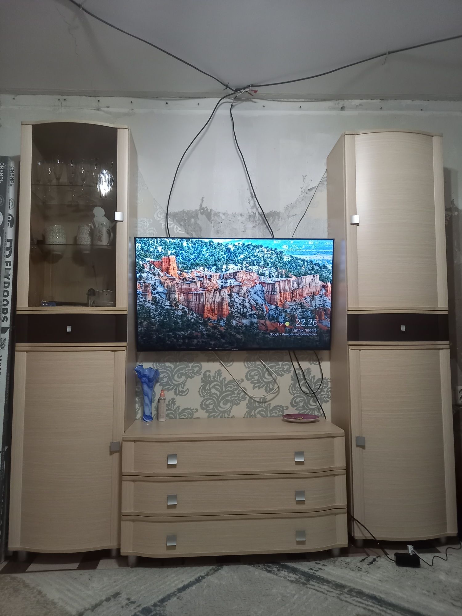 Продам диван+прихожую+шторы+горка.190000т.