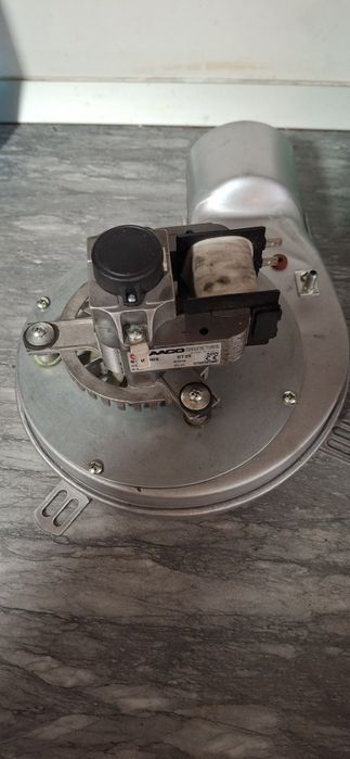 Ventilator ,exhaustor fum termosemineu peleti .fornello si royal