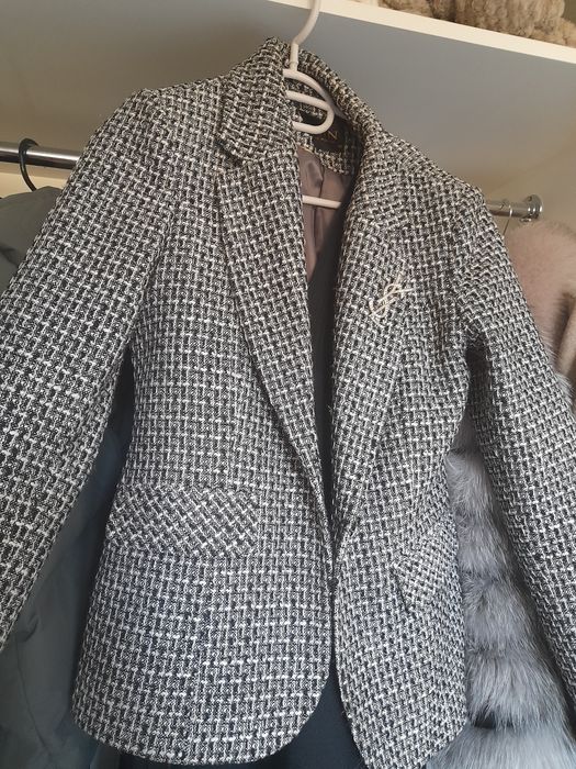 Дамско  сако букле със златни нишки  много красиво стой