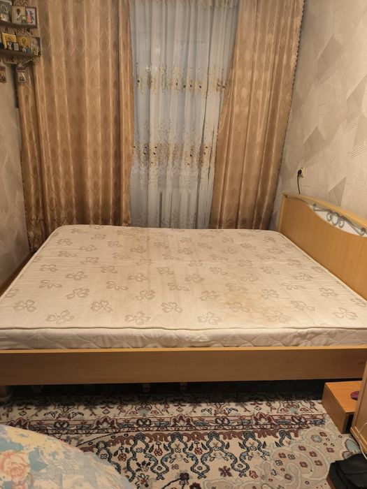Продам двухспальную кровать.
