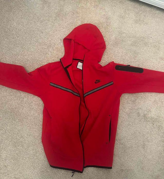 Nike tech fleece чисто нов хл размер но става и за Л чисто нов