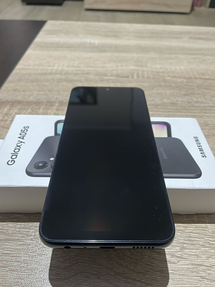 Samsung Galaxy A05s - КАТО НОВ с оригинални аксесоари