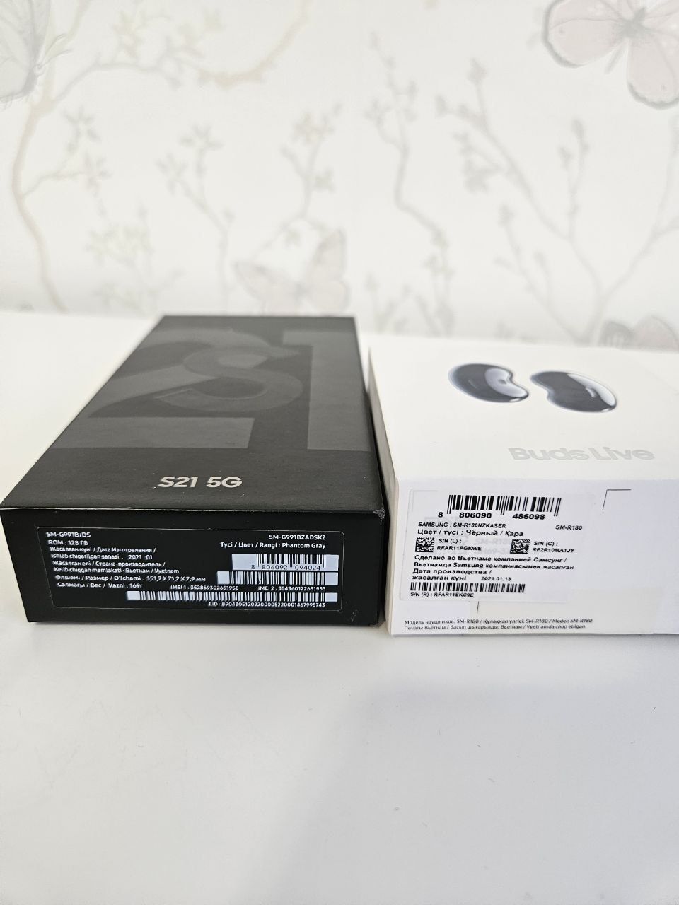 Продам Samsung Galaxy S21 и наушники Galaxy Buds Live