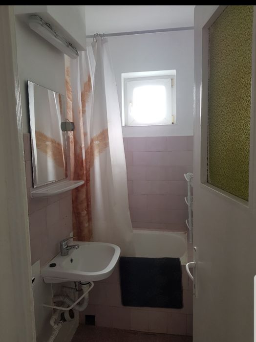 Vând apartament 3 camere + pivniță subsol