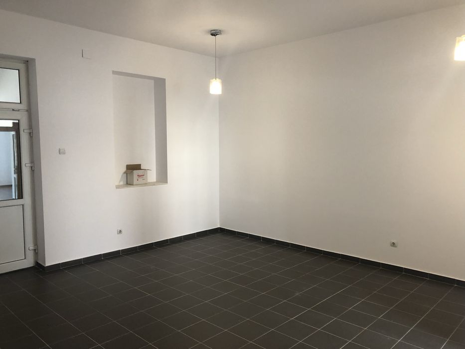 Inchiriez spatiu comercial