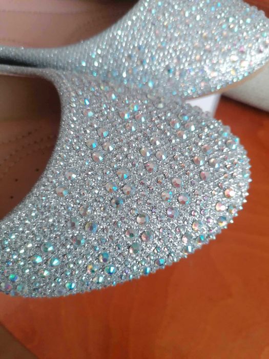 Пролетни обувки с кристалчета