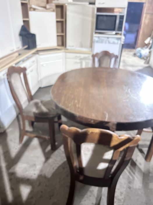 Масивна маса с 4стола