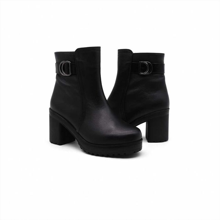 Дамски черни боти от естествена кожа на ток с цип