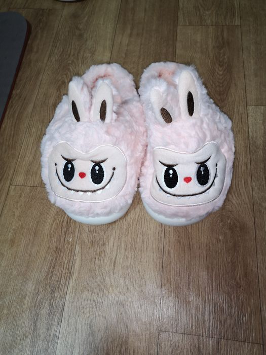 Продам тапочки Labubu, детские. Размер 35-36.Новые.