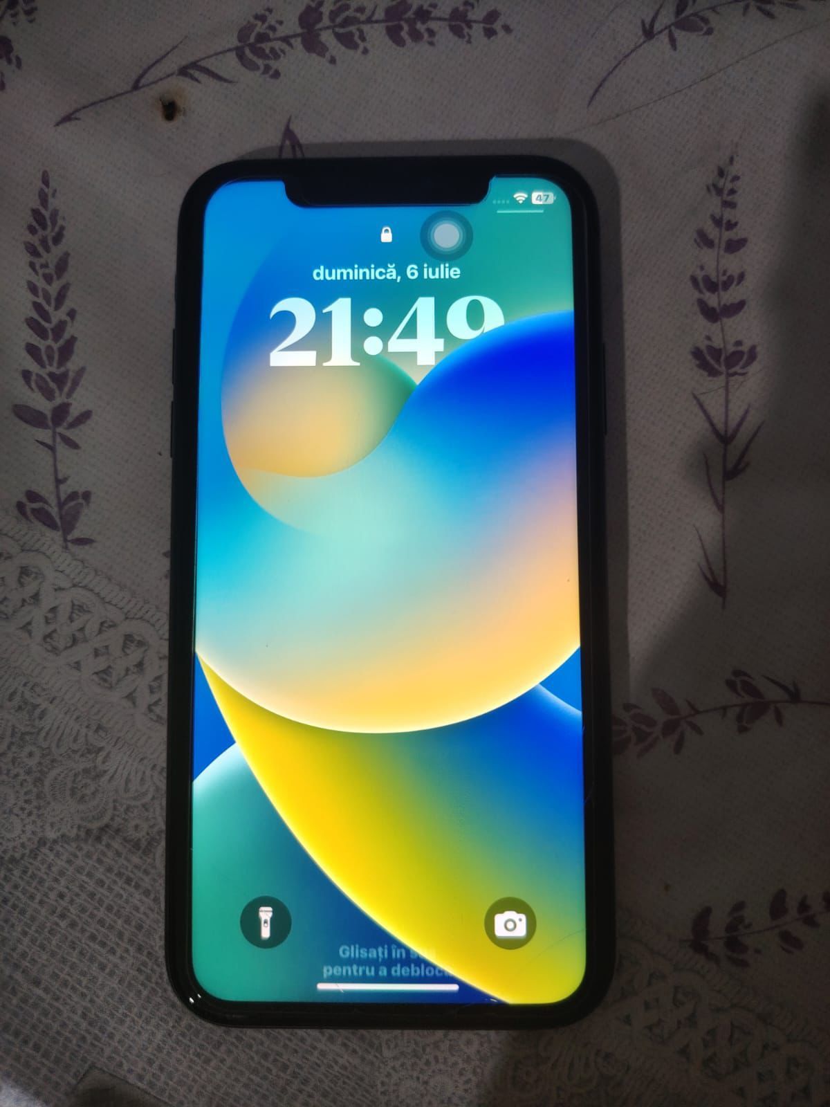 Vând iPhone 11 simplu