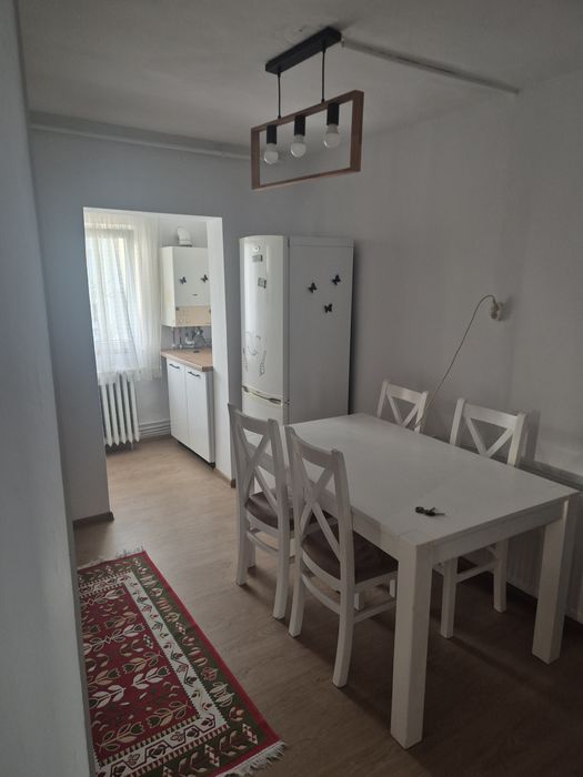 Inchiriez apartament