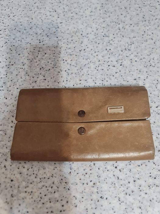 Продам новый кошелёк кожанный.Фирма В Фобяна. Торг.ум