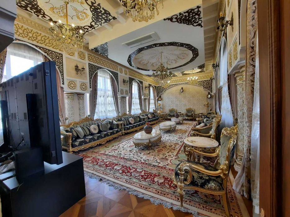 Продаю шикарный эксклюзивный дом 
ТТЗ, Диадора
35 соток
20 комнат