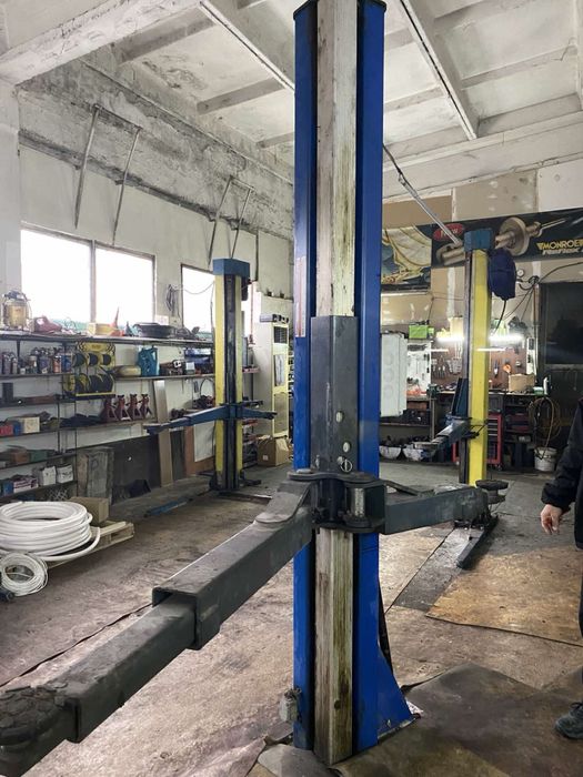 Подемник двуколонен 3.5т. Maha