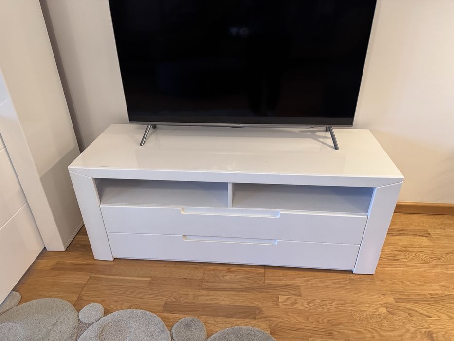 Comoda TV alb lucios lacuit
