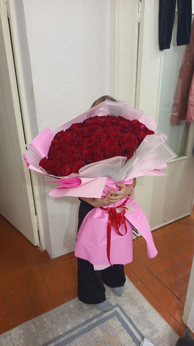 Большой букет роз 75штук