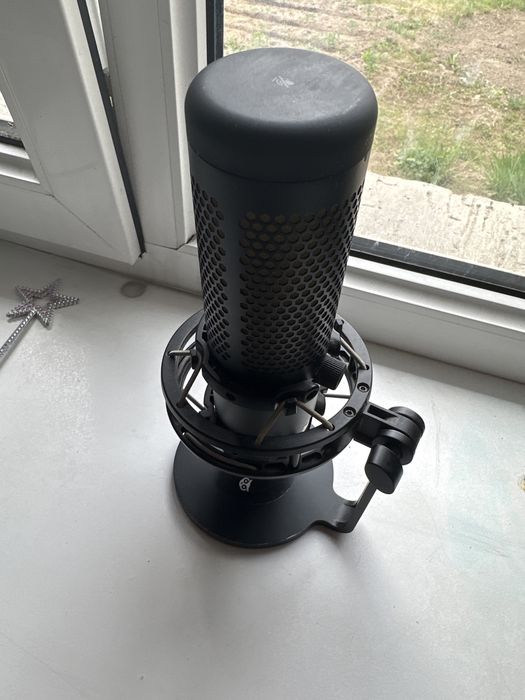 HyperX QuadCast S микрофон