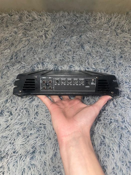 Vând doua amplificatoare auto crunch și mingsound