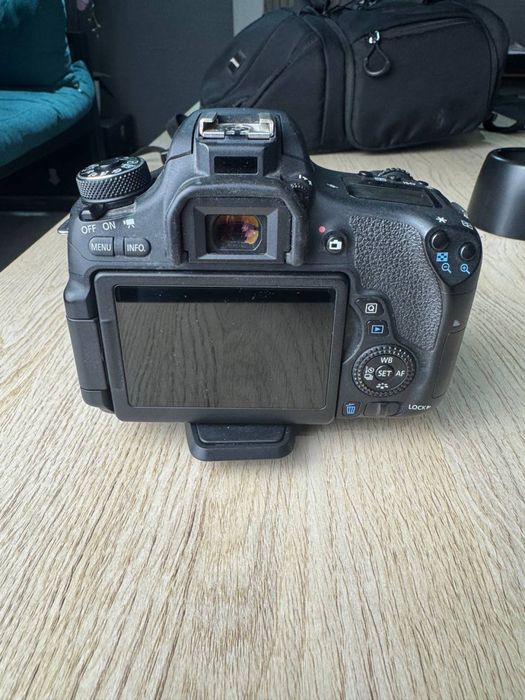 Canon kamera sotiladi