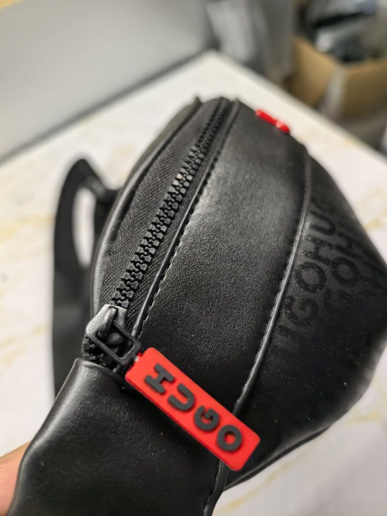 Hugo Boss чанта банан