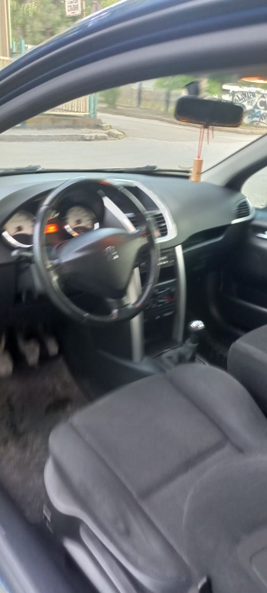 Автомобил Peugeot 207