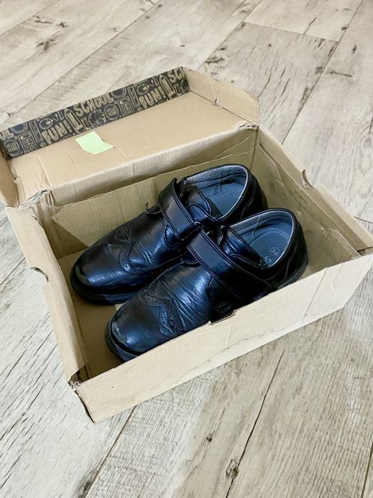 красивая, школьная, кожанная обувь для мальчишек