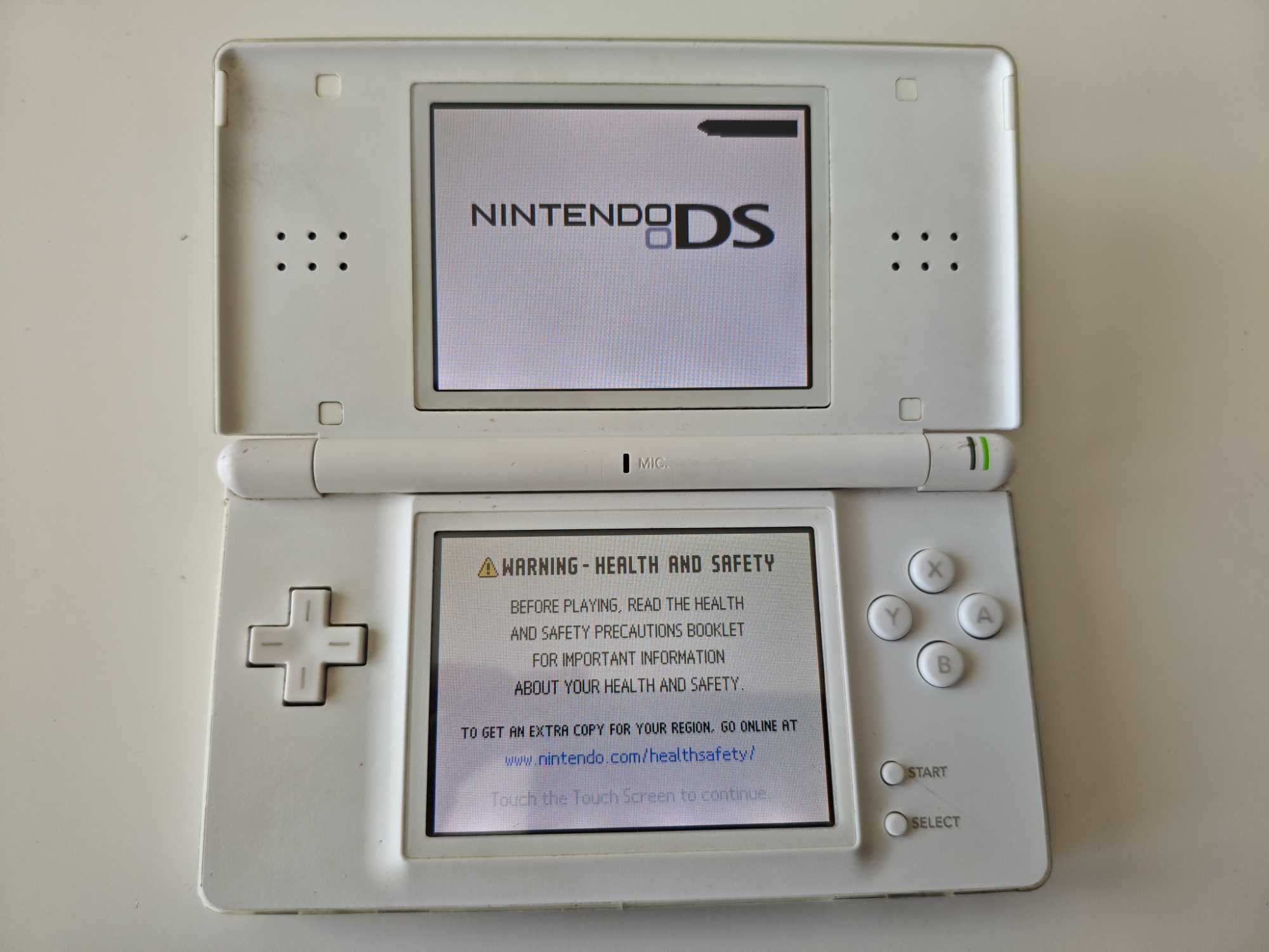 Конзола Nintendo DS Lite - качени много игри