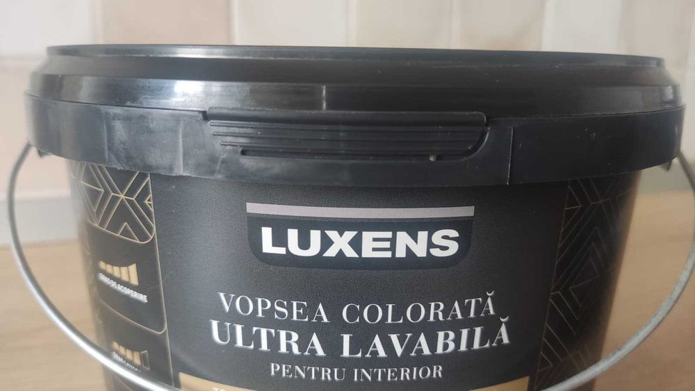 Vopsea lavabila colorata