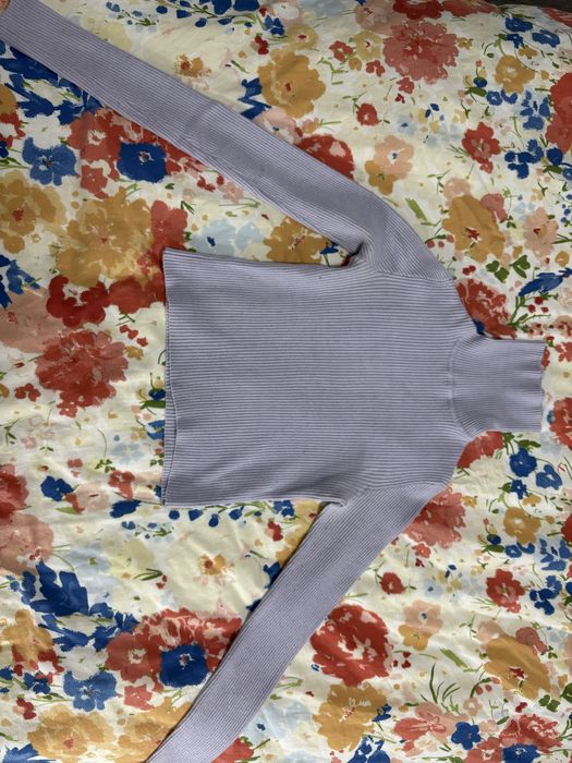 Лилаво полу и черно елече