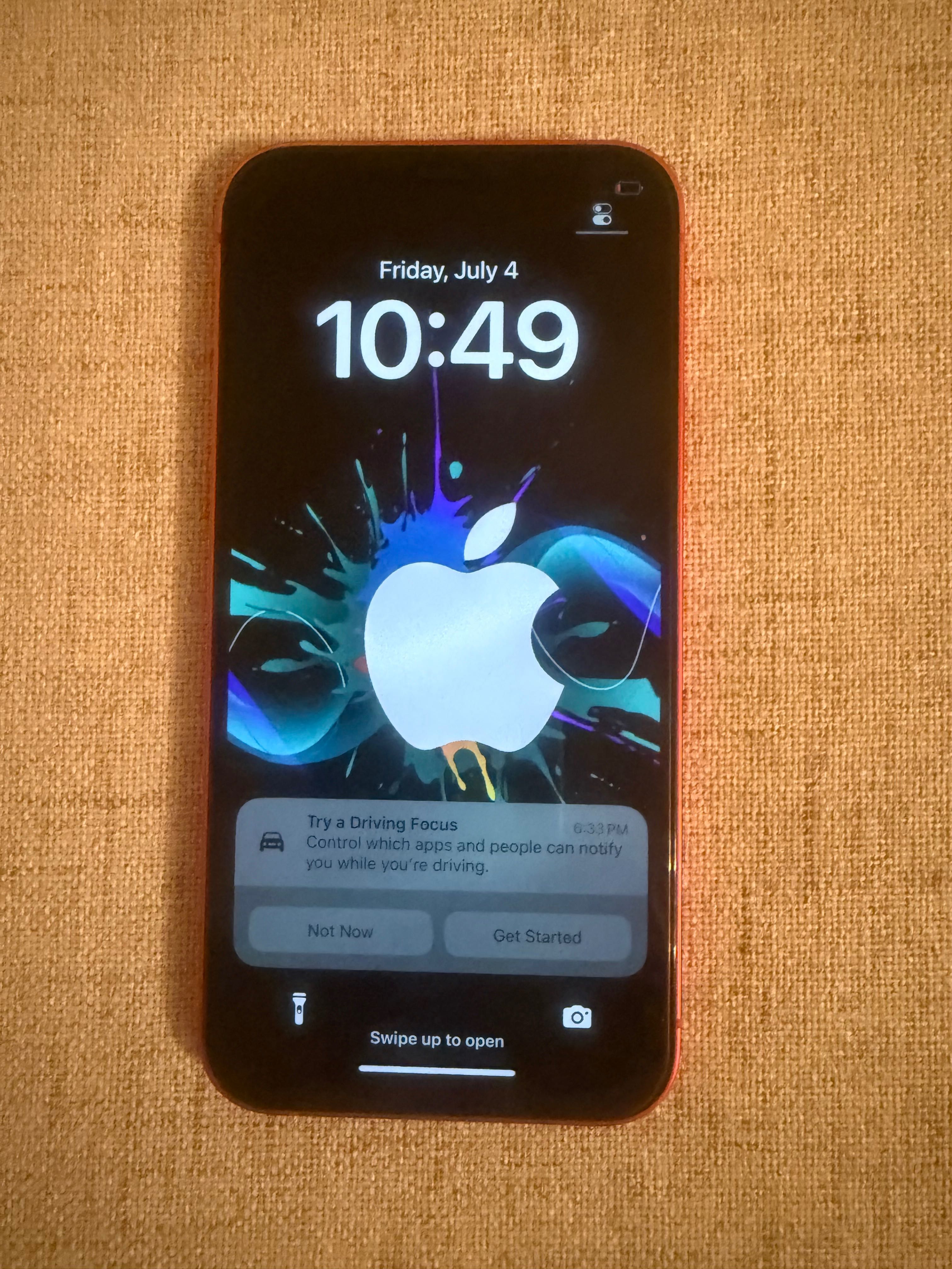 iPhone 12 червен цвят