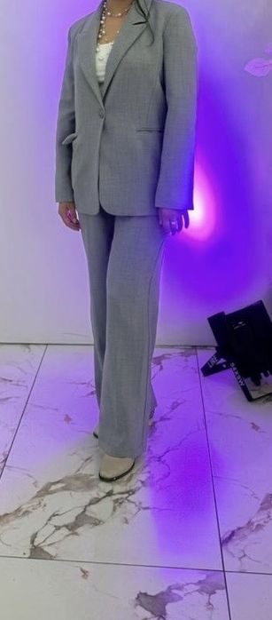 Продаю костюм двойка - классика!