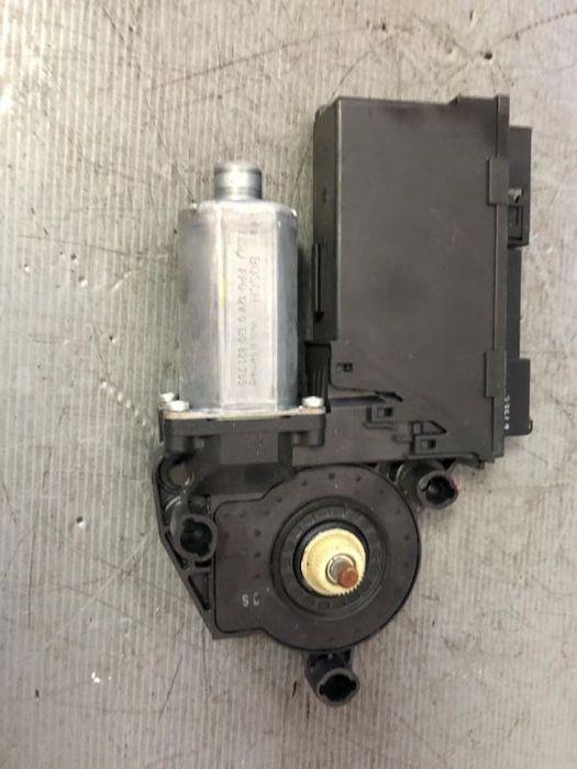 motoras usa stanga fata audi a4 b7