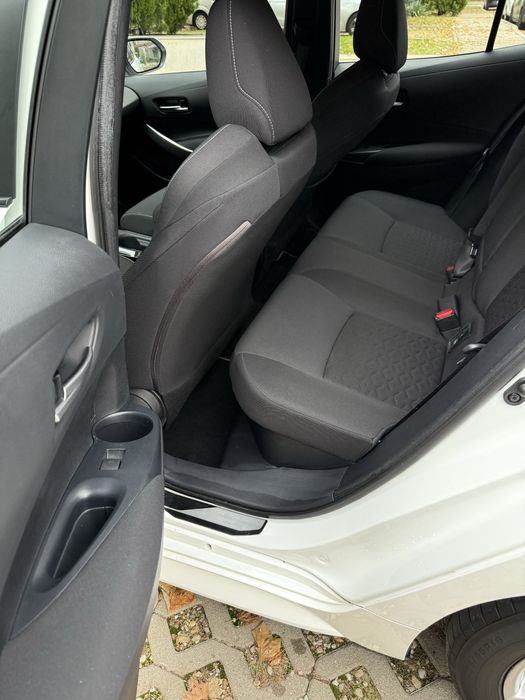 Vand toyota Corolla 1.8 benzina Hybrid